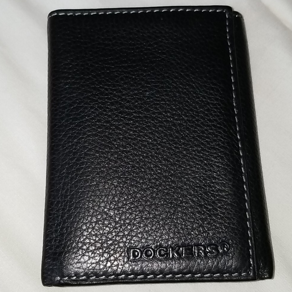 Dockers Trifold Wallet